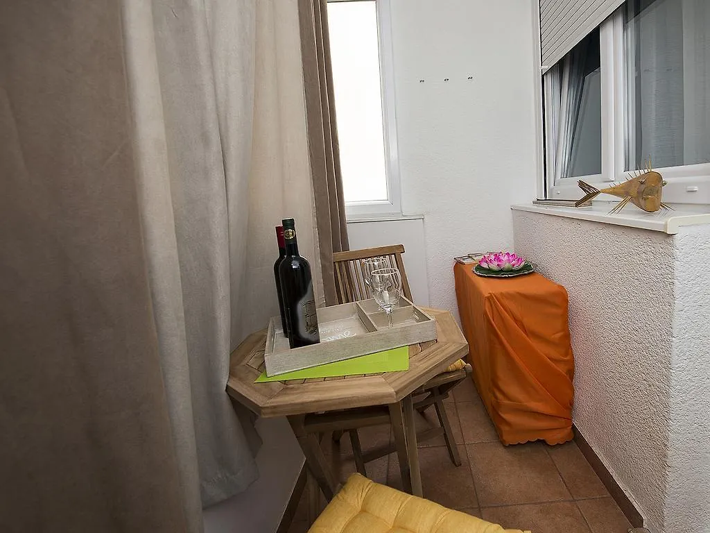 Apartment Bal Split